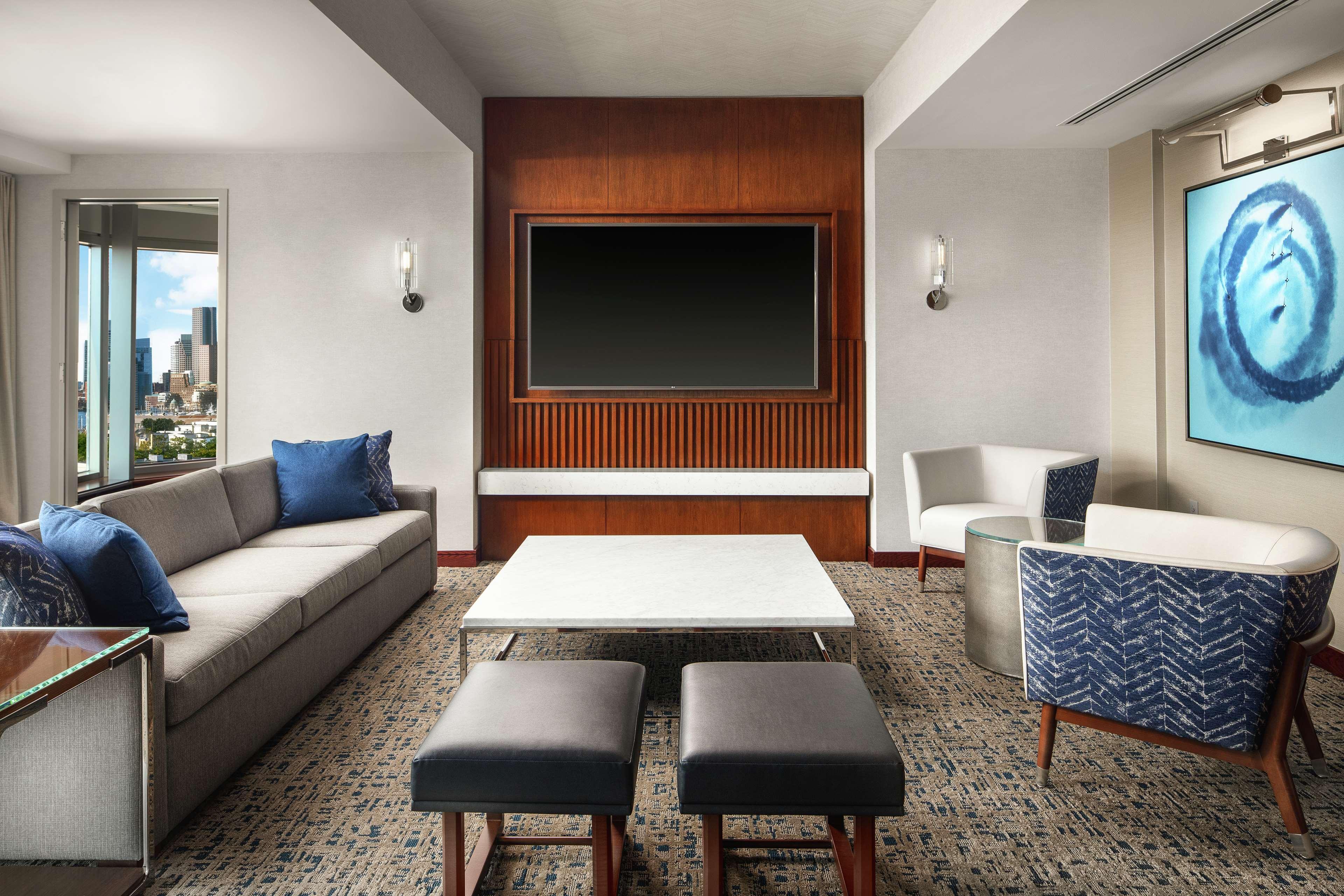 Hilton Boston Logan Airport Hotel Exterior foto