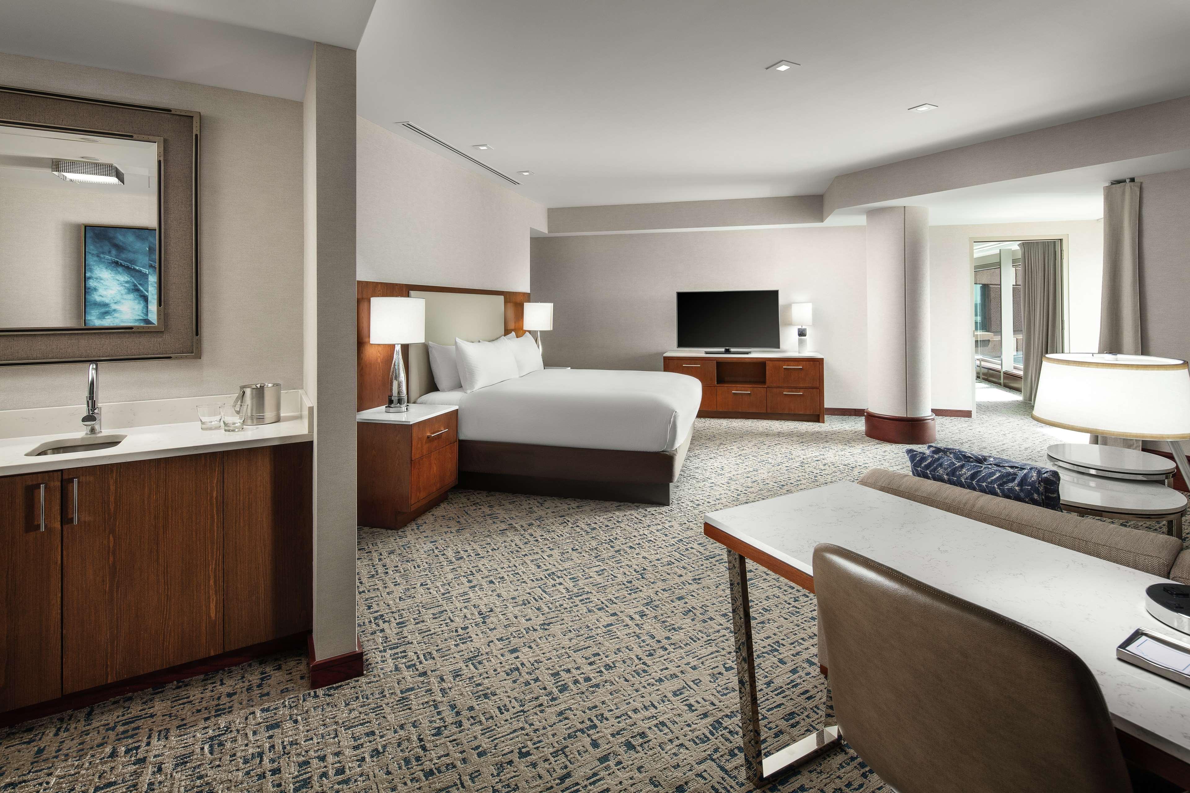 Hilton Boston Logan Airport Hotel Exterior foto